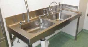 Sluice sink combo 1850 mm with small 150 mm stainless steel splashback to increase hygiene. This system uses a high level cistern on the left bowl